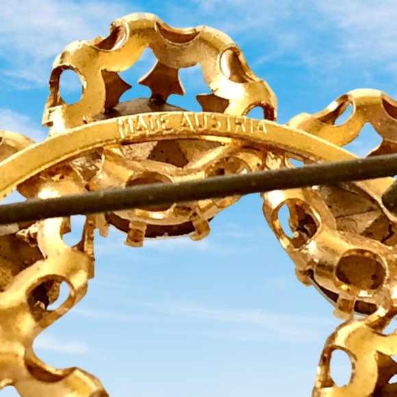 Made in Austria Vintage Crystal Round Brooch Goldtone and Clear - Picture 6 of 10